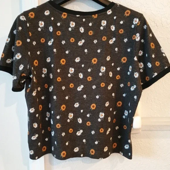 No Boundaries Daisy Short Sleeve‎ Crop Top Women's Size 3X Black - Picture 2 of 3